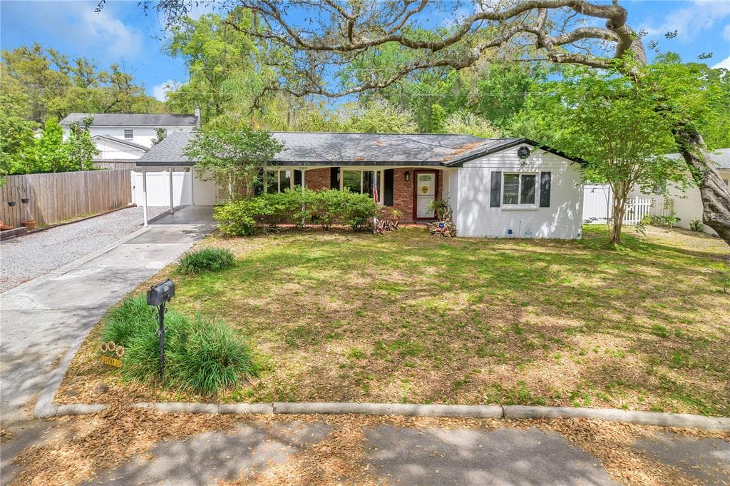 209 FAIRMONT CIRCLE TEMPLE TERRACE, FL 33617