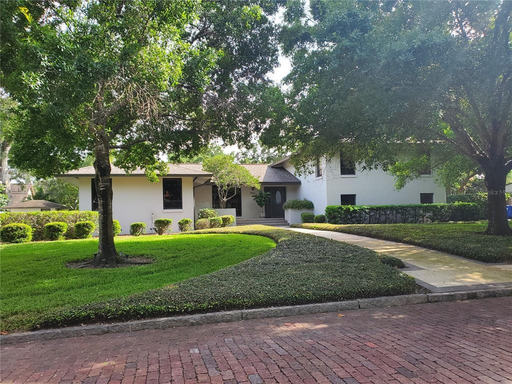 960 40TH AVENUE N ST PETERSBURG, FL 33703