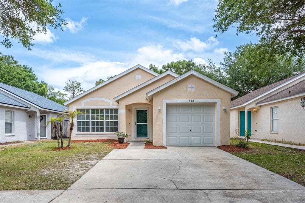 752 CAPE COD CIRCLE VALRICO, FL 33594