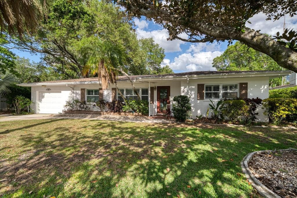 1705 CYPRESS AVENUE BELLEAIR, FL 33756