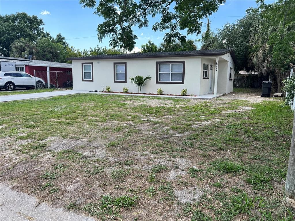 4724 MURRAY HILL DRIVE TAMPA, FL 33615