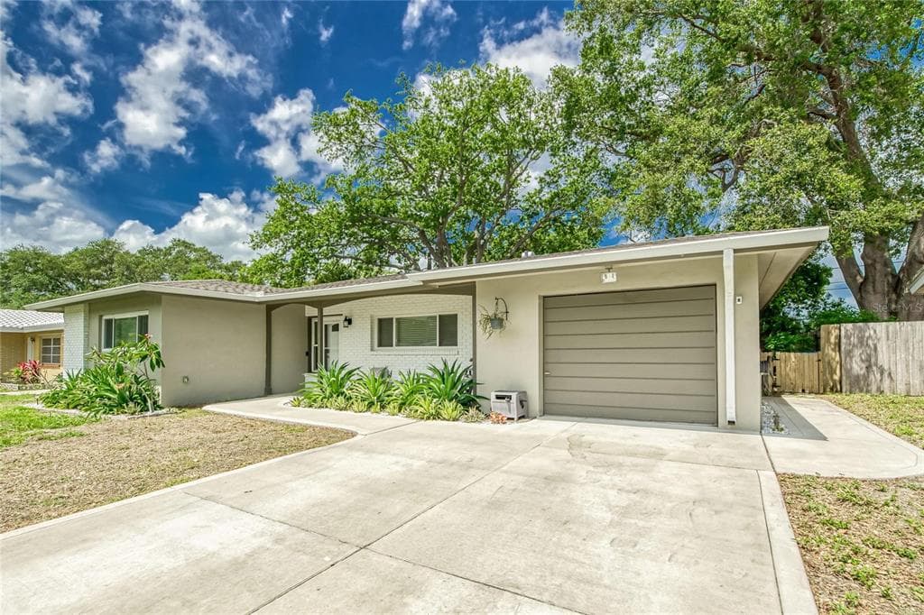 2046 TIMBER LANE CLEARWATER, FL 33763