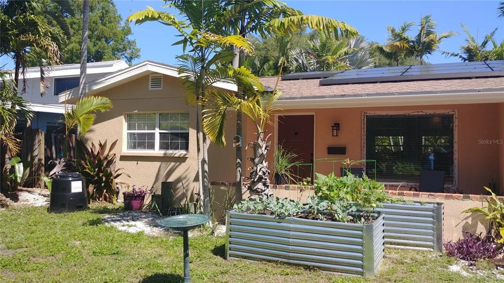 1525 DELAWARE AVENUE NE ST PETERSBURG, FL 33703