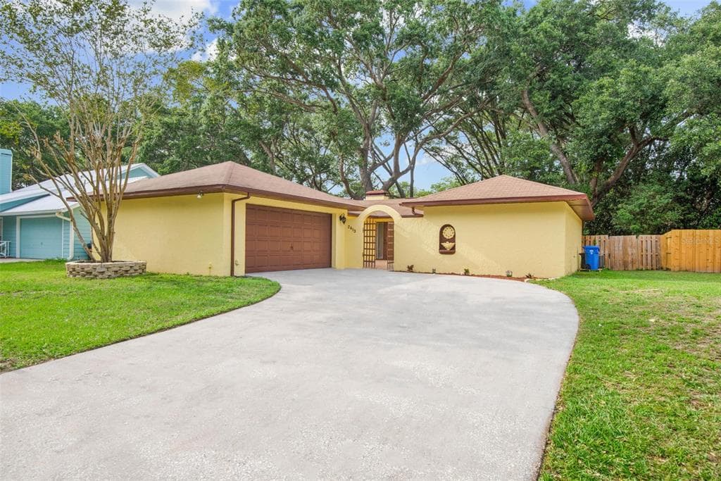 2413 FORREST CREST CIRCLE LUTZ, FL 33549