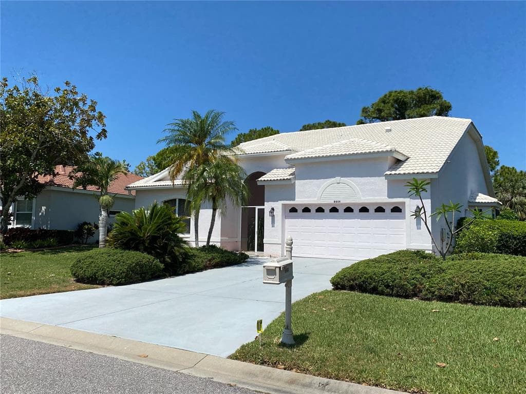 8904 WHITEMARSH AVENUE SARASOTA, FL 34238