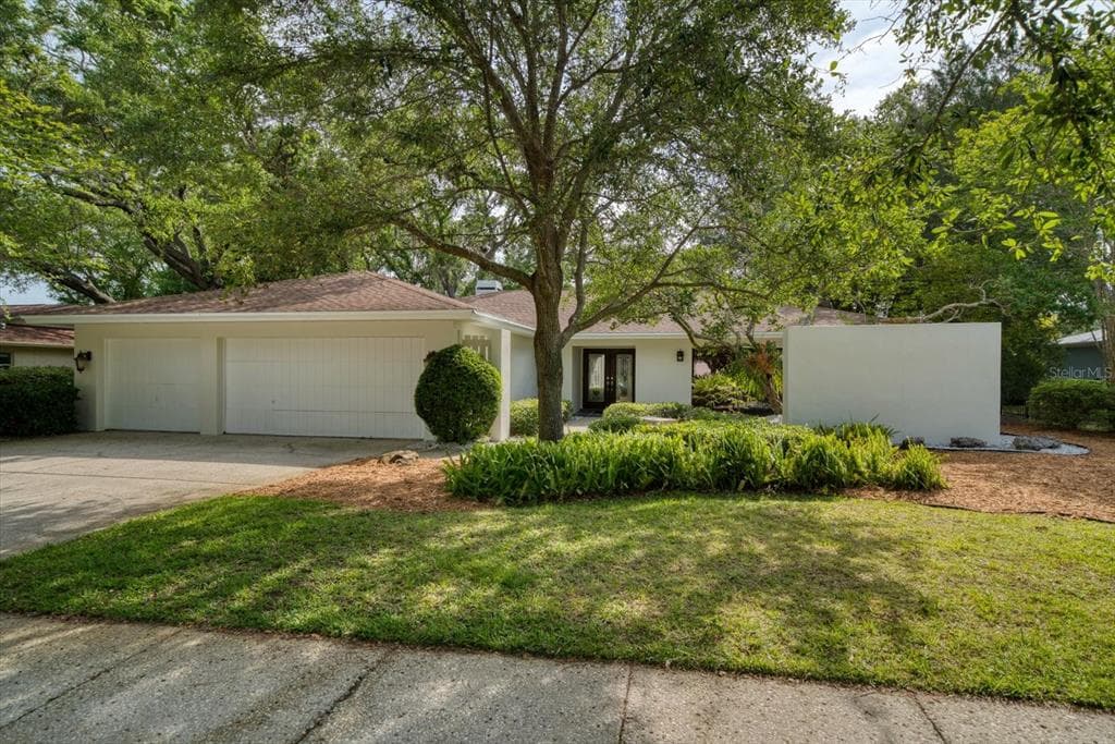 3263 HYDE PARK DRIVE CLEARWATER, FL 33761