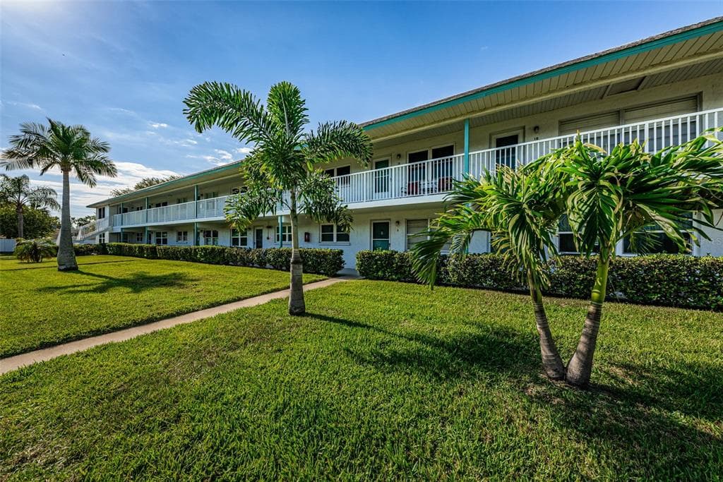 5257 81ST LANE N UNIT 18 ST PETERSBURG, FL 33709