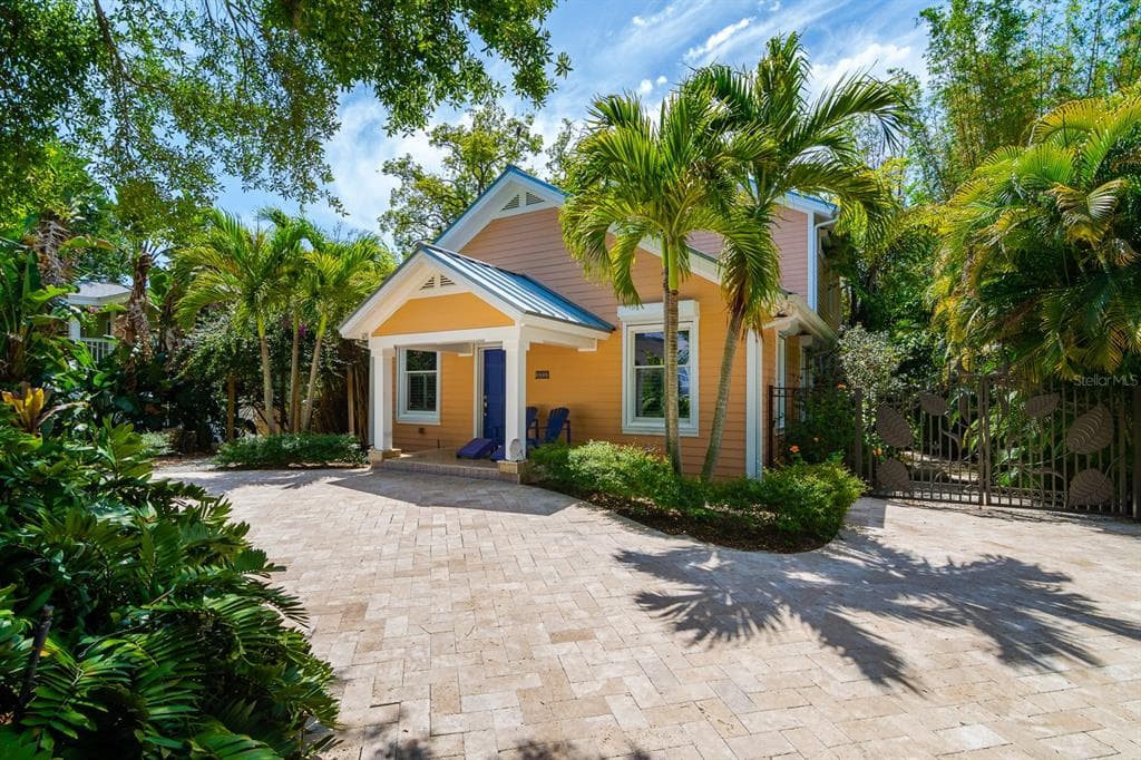 3010 W CHAPIN AVENUE TAMPA, FL 33611