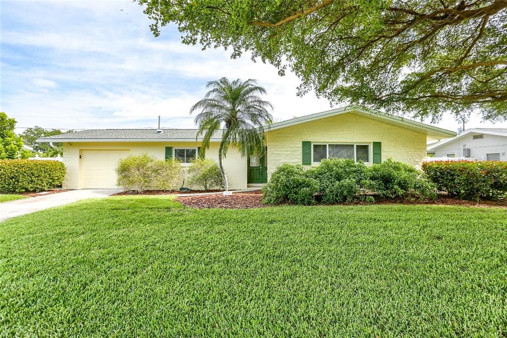 755 44TH AVENUE NE ST PETERSBURG, FL 33703