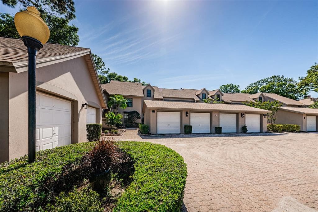 2824 COUNTRYSIDE BOULEVARD UNIT 322 CLEARWATER, FL 33761