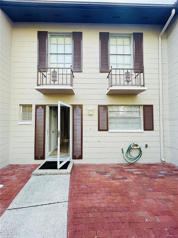 9812 OVERLOOK DRIVE TEMPLE TERRACE, FL 33617