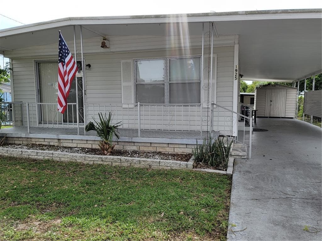 1925 HOYLE DRIVE HOLIDAY, FL 34691
