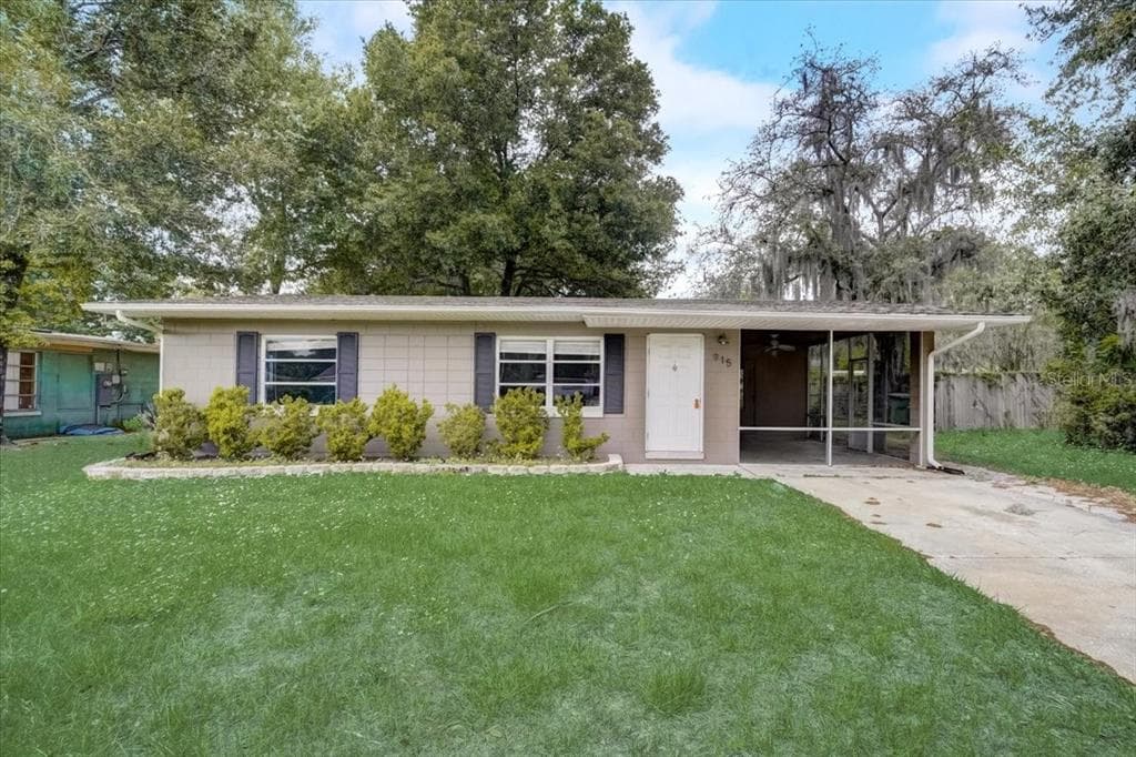 915 PERKINS STREET LEESBURG, FL 34748