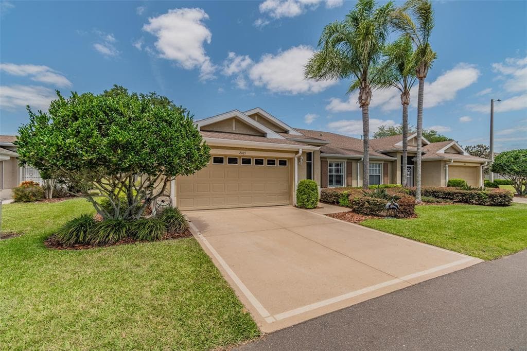 2105 GRANTHAM GREENS DRIVE UNIT 66 SUN CITY CENTER, FL 33573