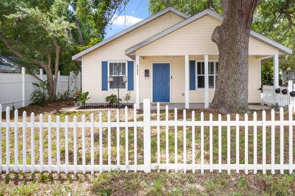 4121 9TH AVENUE W BRADENTON, FL 34205