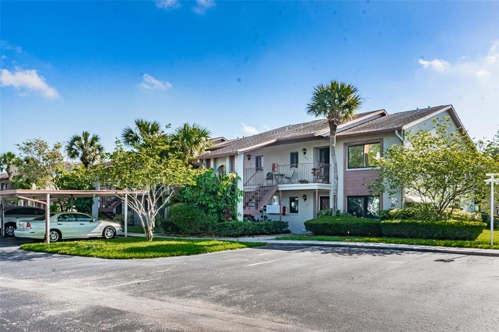 729 83RD AVENUE N UNIT 202 ST PETERSBURG, FL 33702