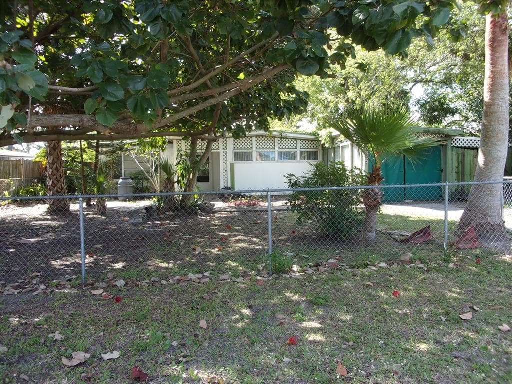 9025 SUNCREST BOULEVARD LARGO, FL 33777