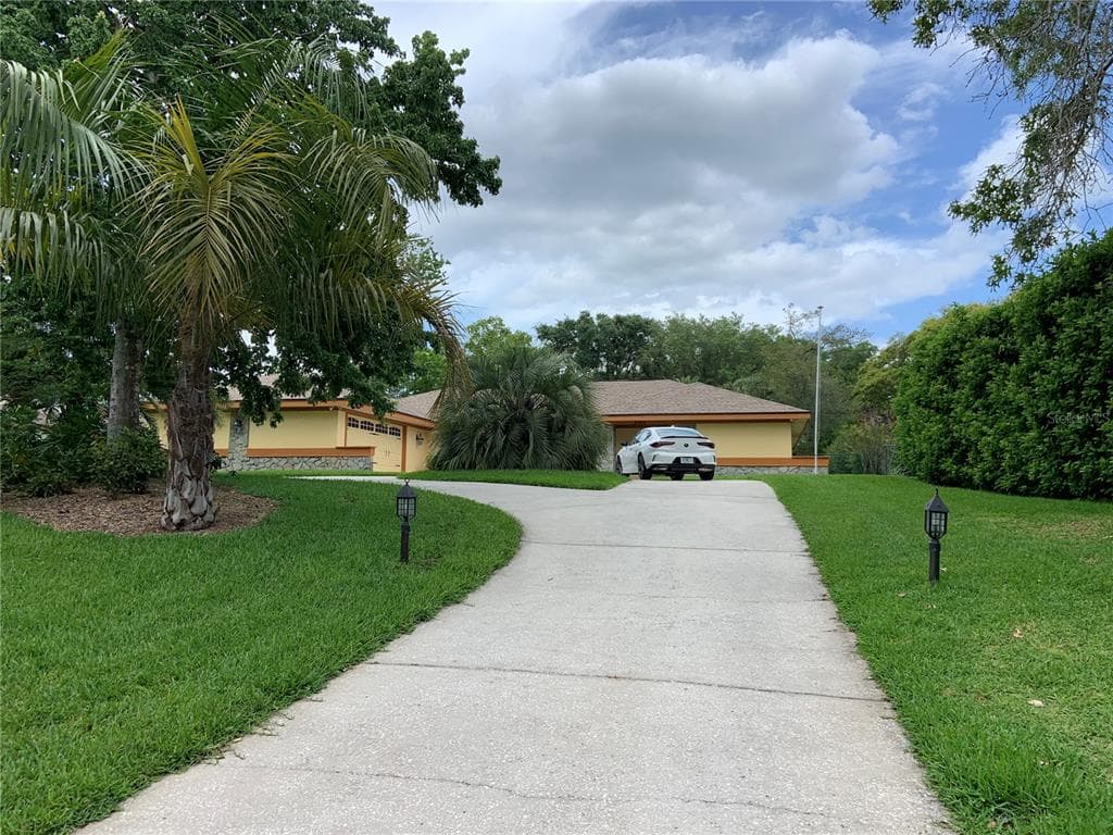 8368 DELAWARE DRIVE WEEKI WACHEE, FL 34607