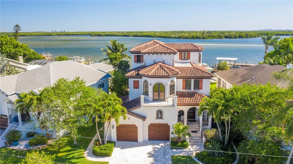 1955 ARROWHEAD DRIVE NE ST PETERSBURG, FL 33703