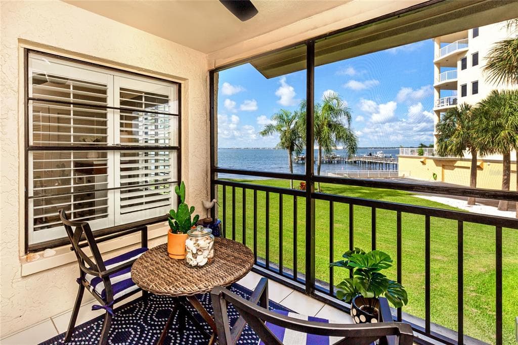 6051 SUN BOULEVARD UNIT 215 ST PETERSBURG, FL 33715