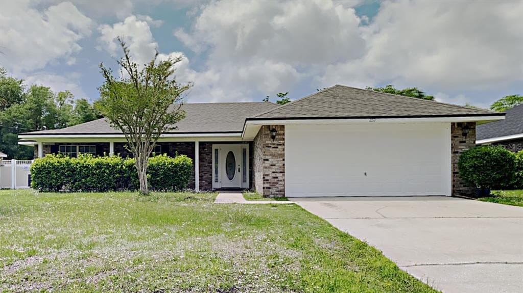 27 LYNDENHURST LANE PALM COAST, FL 32137