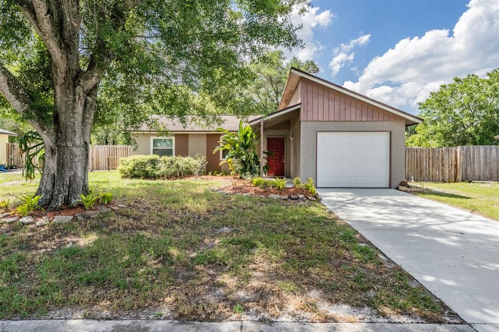10916 AIRVIEW DRIVE TAMPA, FL 33625