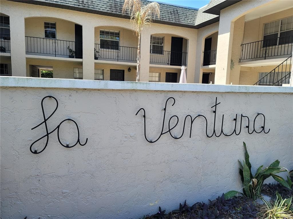 3718 W MCKAY AVENUE UNIT 201 TAMPA, FL 33609