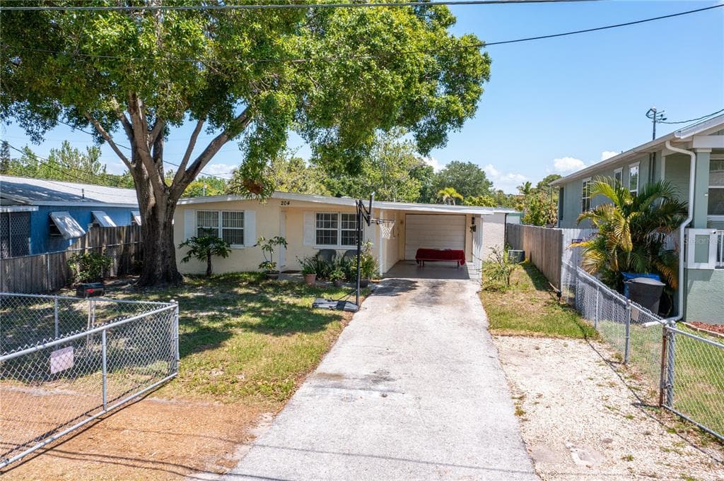 204 NE JEFFERSON CIRCLE N ST PETERSBURG, FL 33702