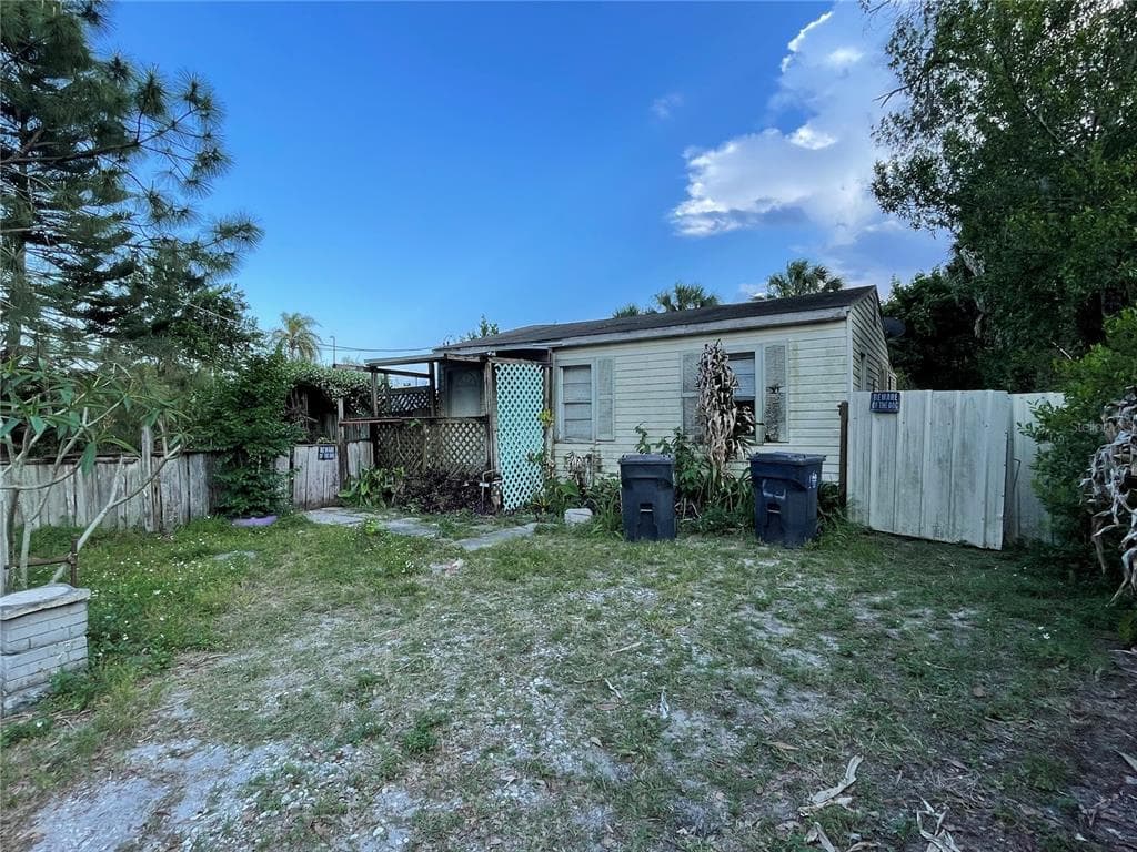 817 E 128TH AVENUE TAMPA, FL 33612