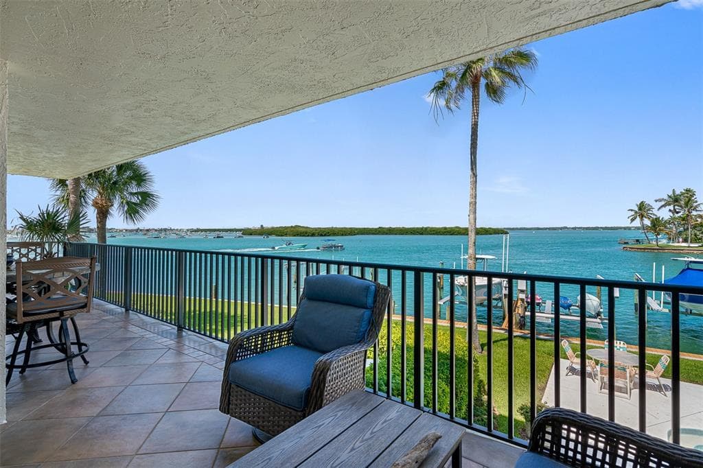 12525 3RD STREET E UNIT 101 TREASURE ISLAND, FL 33706
