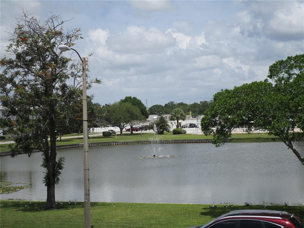 1900 59TH AVENUE N UNIT 215 ST PETERSBURG, FL 33714