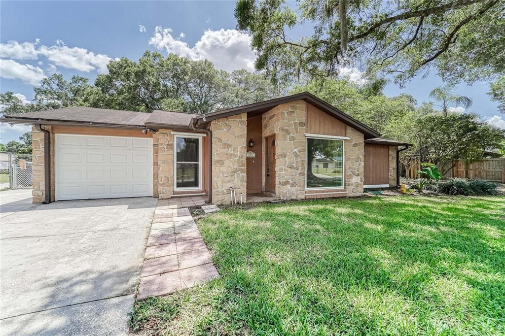 210 NITA DRIVE SEFFNER, FL 33584