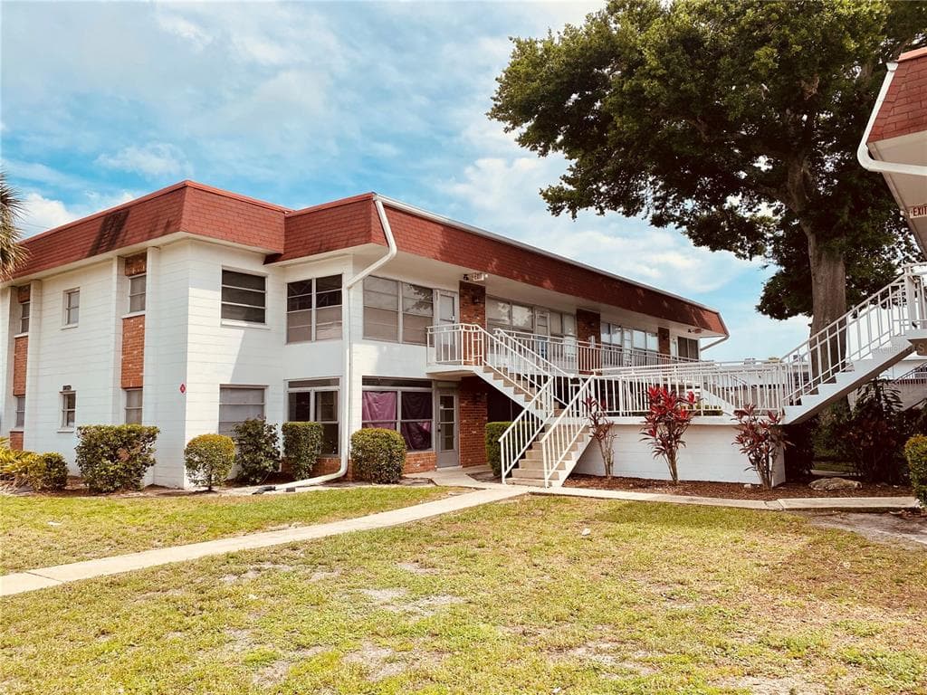 3460 32ND AVENUE N UNIT 203 ST PETERSBURG, FL 33713