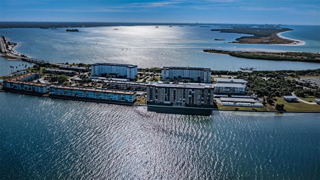 2 CAUSEWAY BOULEVARD UNIT 105 DUNEDIN, FL 34698