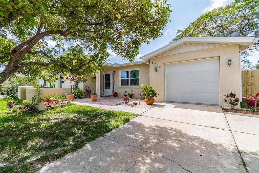 8206 MONARCH DRIVE PORT RICHEY, FL 34668