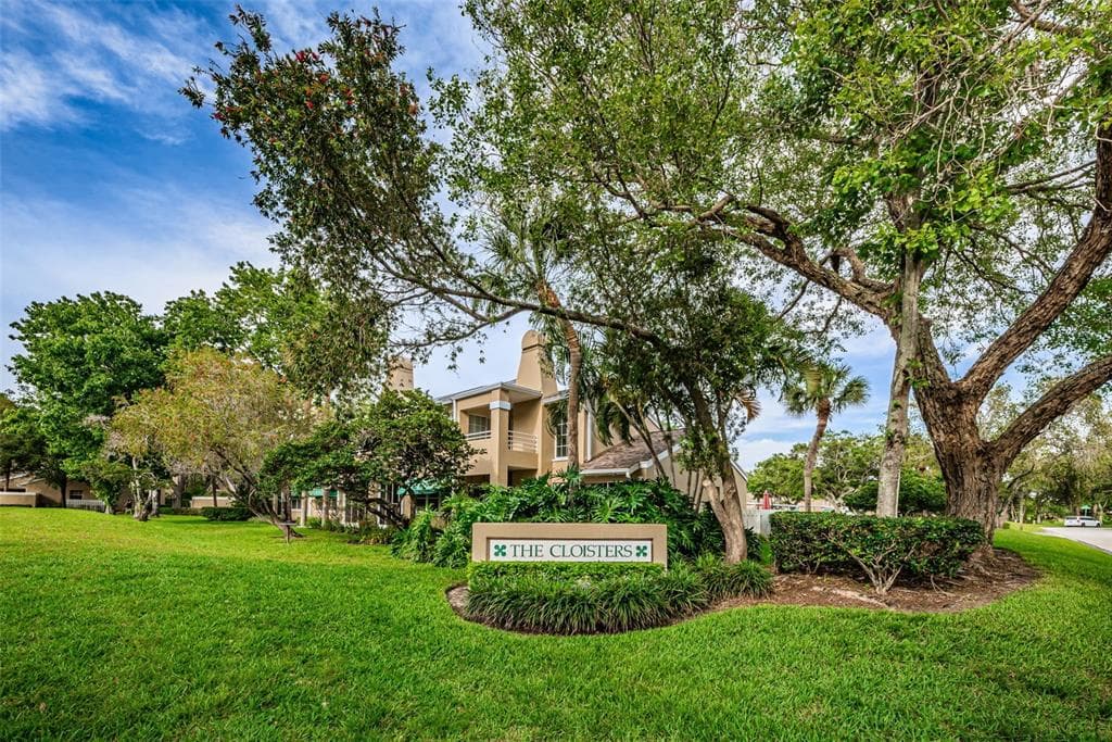8310 MEADOW BROOK DRIVE UNIT 18 LARGO, FL 33777