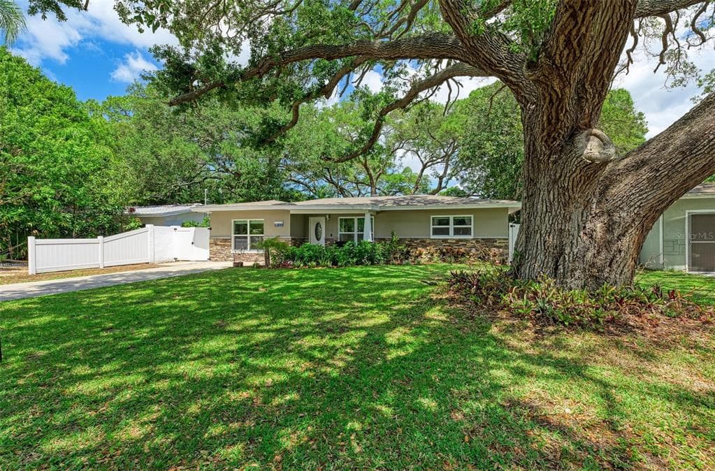 2234 EUCLID CIRCLE N CLEARWATER, FL 33764