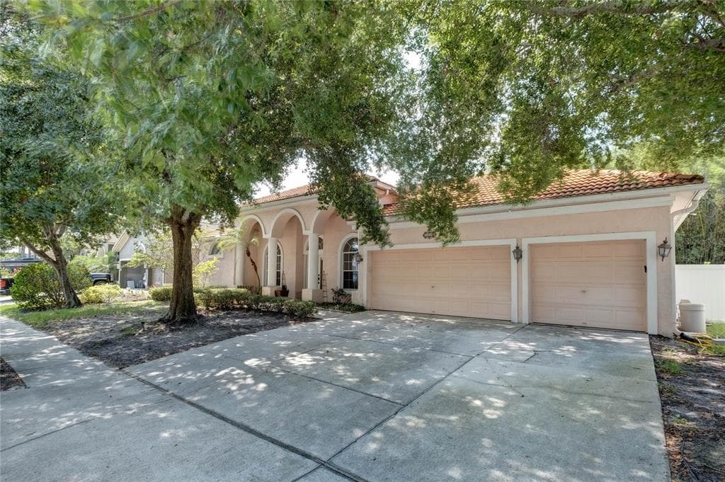 2806 SHORE BREEZE DRIVE