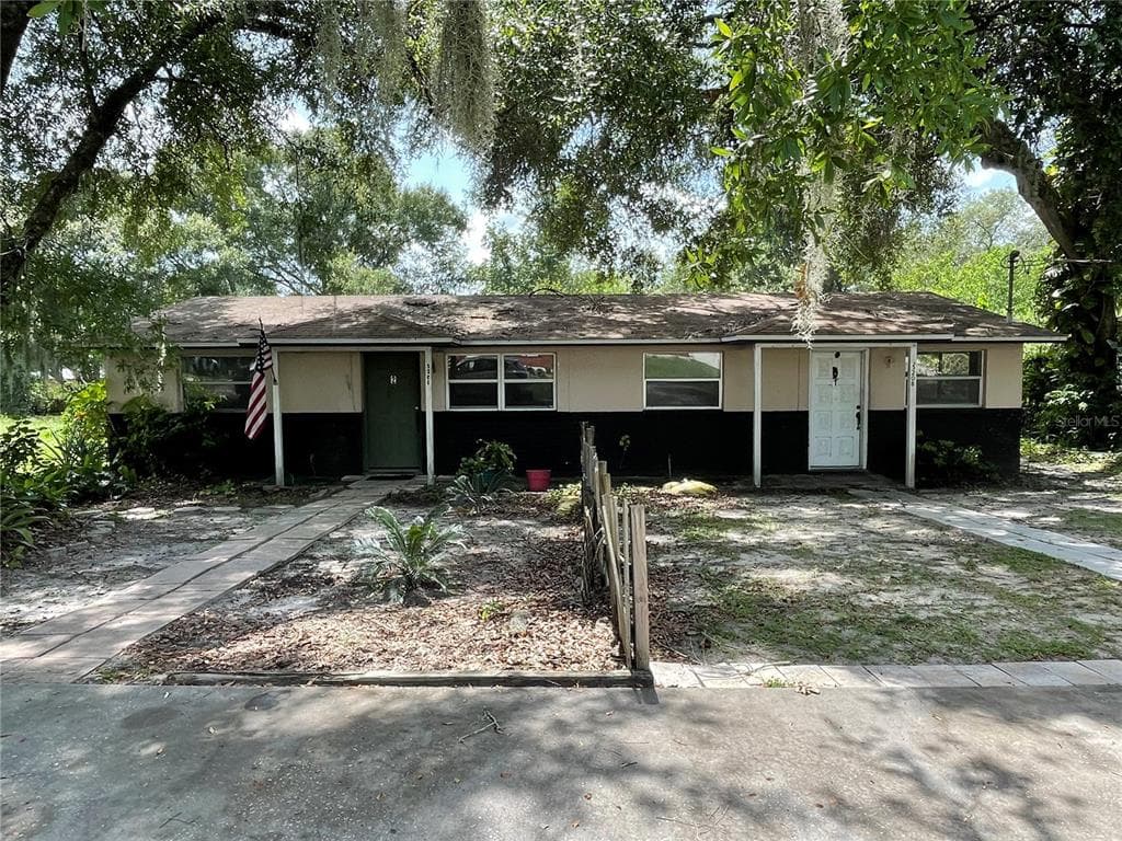 5208 LLOYD STREET SEFFNER, FL 33584