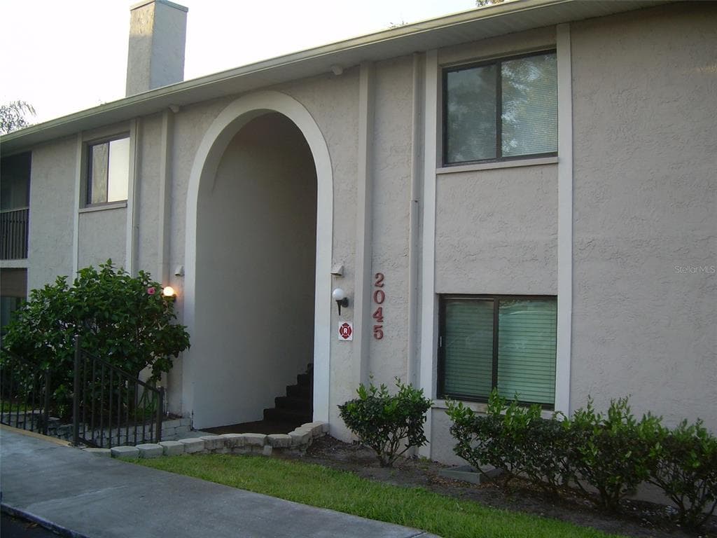 2045 HUNTERS GLEN DRIVE UNIT 525 DUNEDIN, FL 34698