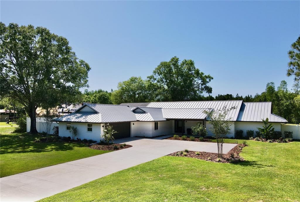 1741 OAKWOOD COURT LUTZ, FL 33558