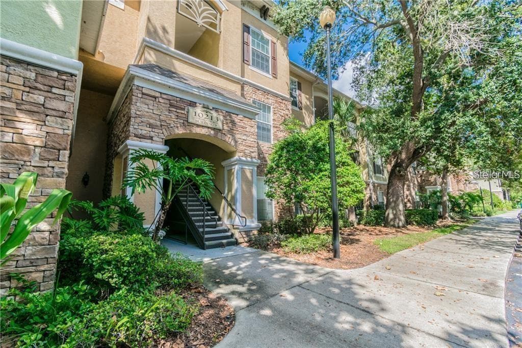 10213 COURTNEY PALMS BOULEVARD UNIT 201 TAMPA, FL 33619