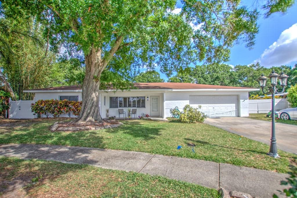 6804 SPENCER CIRCLE TAMPA, FL 33610