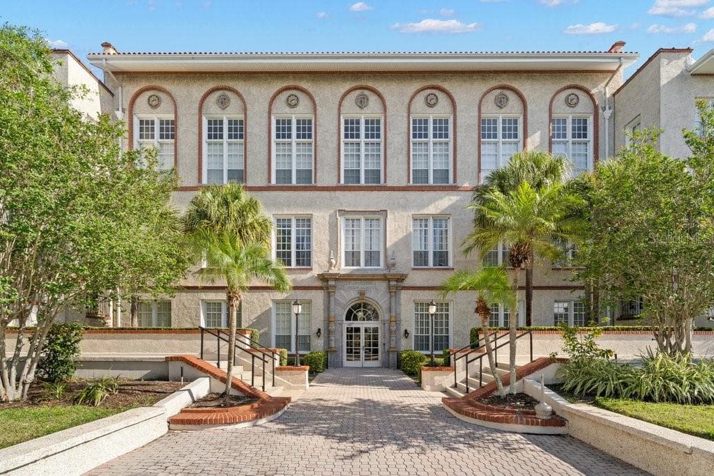 701 MIRROR LAKE DRIVE N UNIT 100