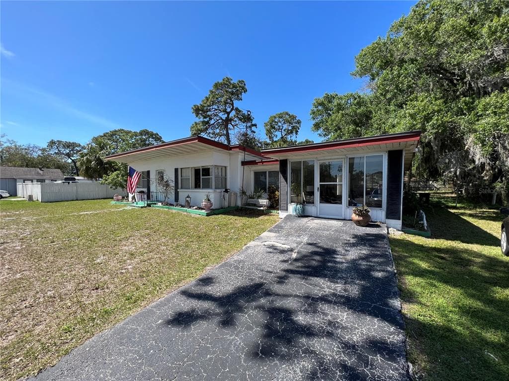 6425 MONTANA AVENUE NEW PORT RICHEY, FL 34653