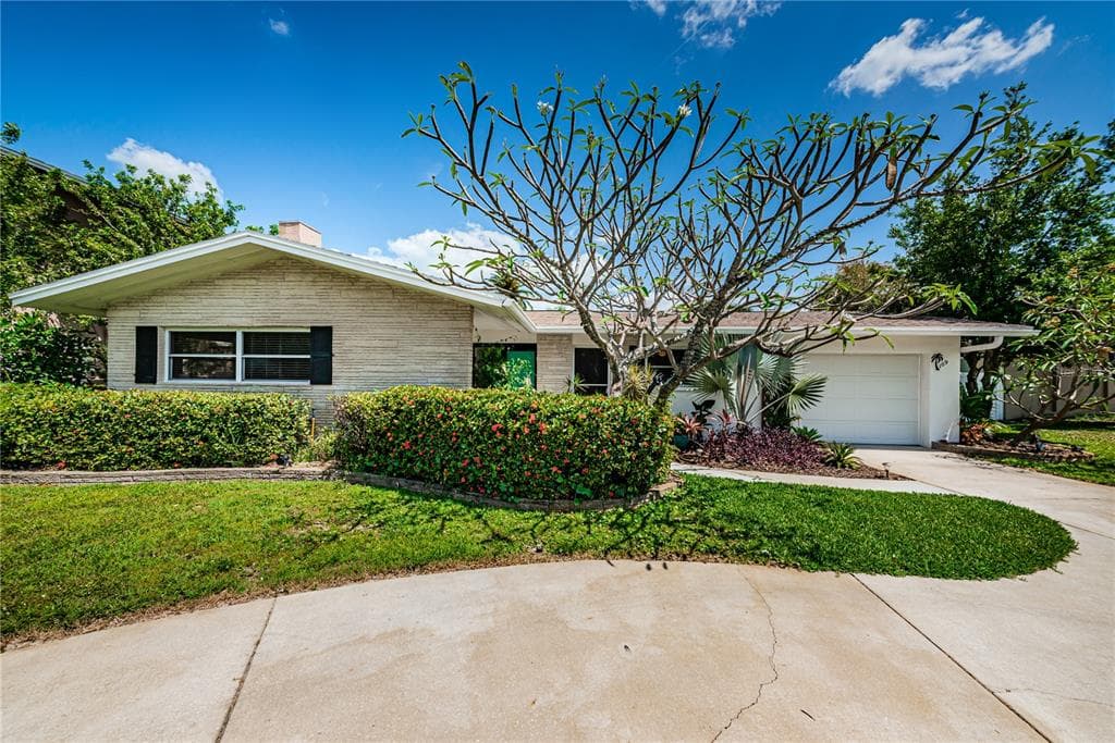 109 CAUSEWAY BOULEVARD BELLEAIR BEACH, FL 33786