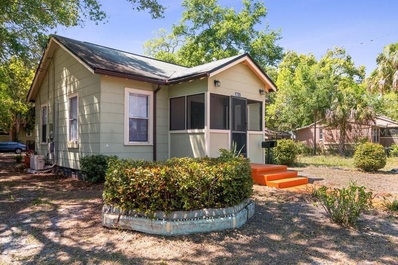 1735 7TH STREET S ST PETERSBURG, FL 33701