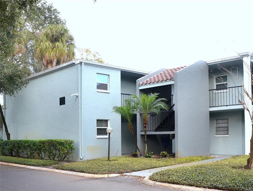 2814 SOMERSET PARK DRIVE UNIT 203 TAMPA, FL 33613