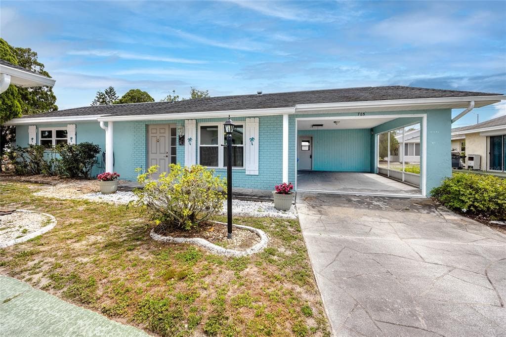 705 HUXLEY PLACE SUN CITY CENTER, FL 33573