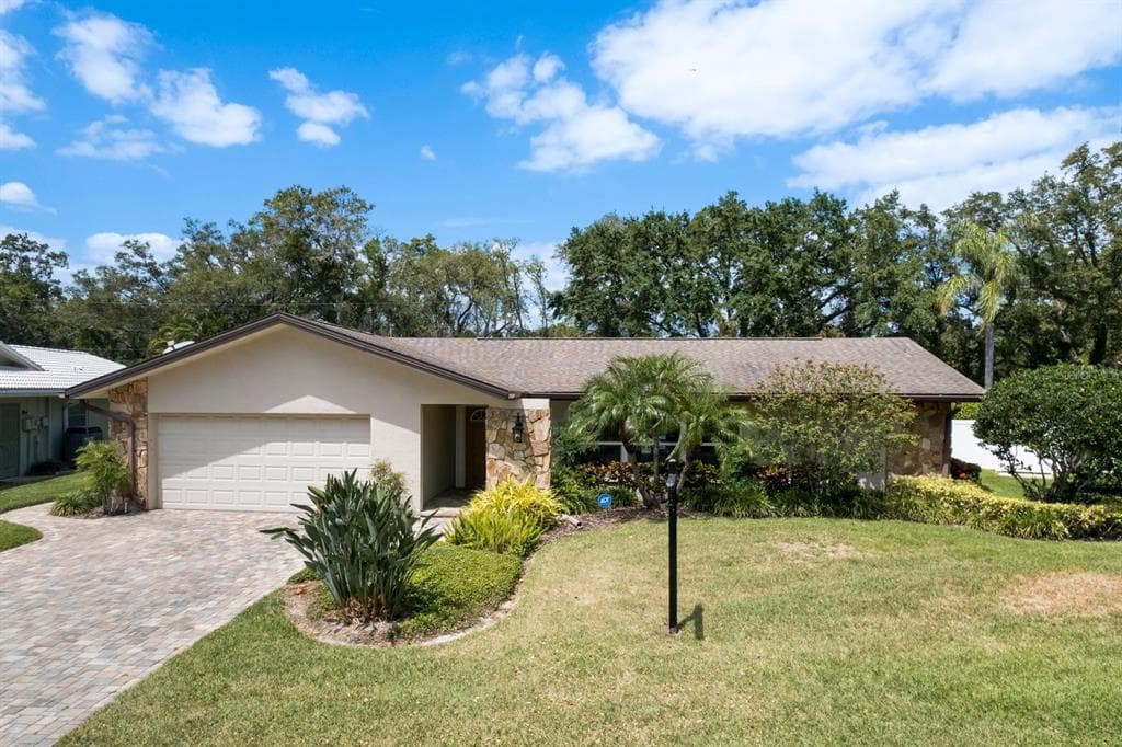 1114 PELICAN PLACE SAFETY HARBOR, FL 34695